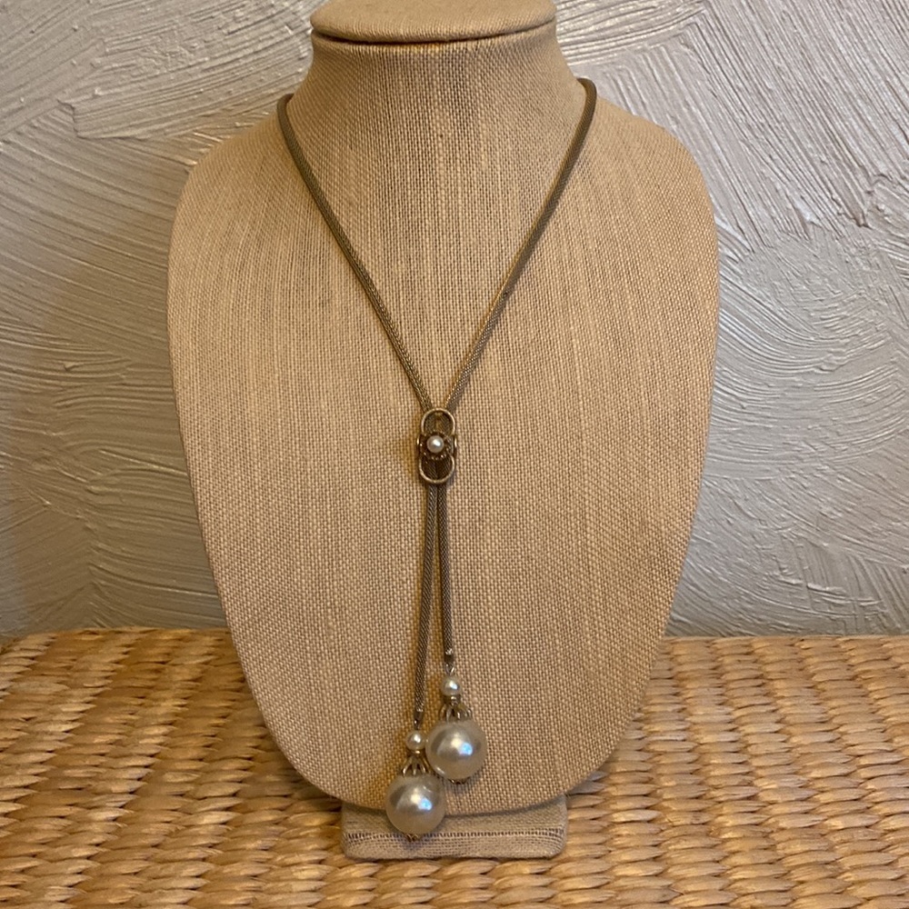 Amazing vintage bolo necklace with pearl detail